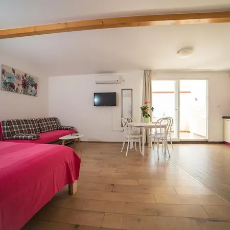 Carmen & بيت ضيافة