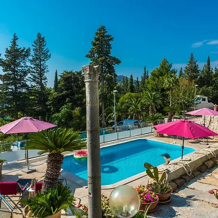 Carmen & بيت ضيافة مْليني