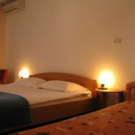 Carmen & بيت ضيافة مْليني