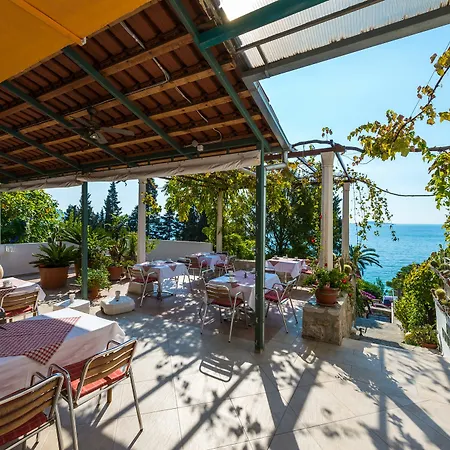 Carmen & بيت ضيافة مْليني