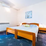 Guest house Carmen & 4*