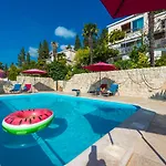 Carmen & Guest house