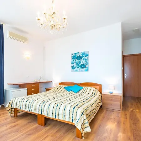 Carmen Rooms&apartments