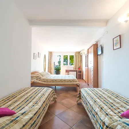 Carmen Rooms&apartments 3*