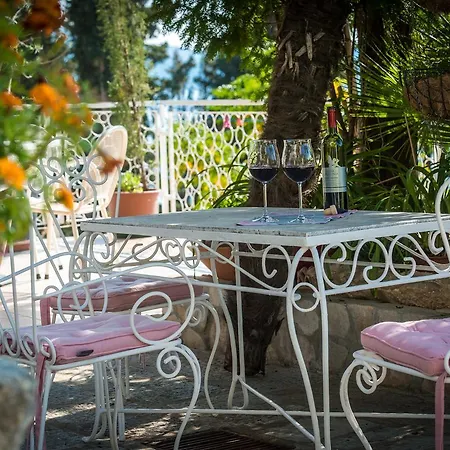 Carmen & Guest house