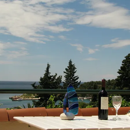 Carmen & 4* 믈리니