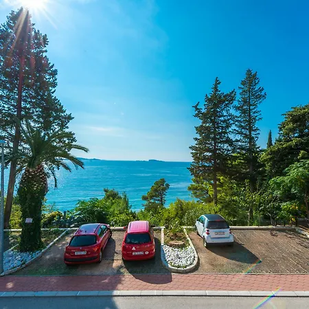 Carmen & 게스트하우스 믈리니