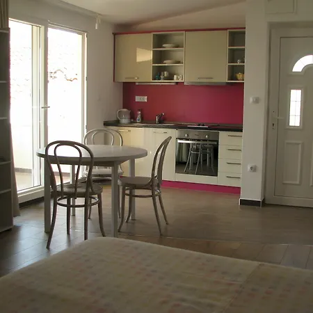Carmen Rooms&apartments Mlini