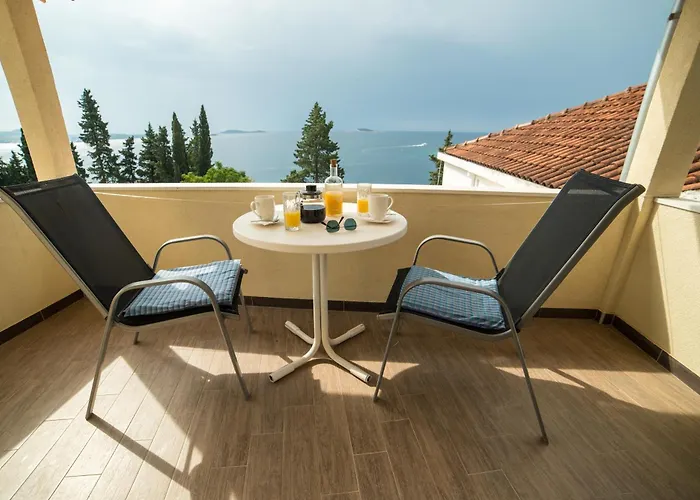 Carmen & Gasthuis Mlini