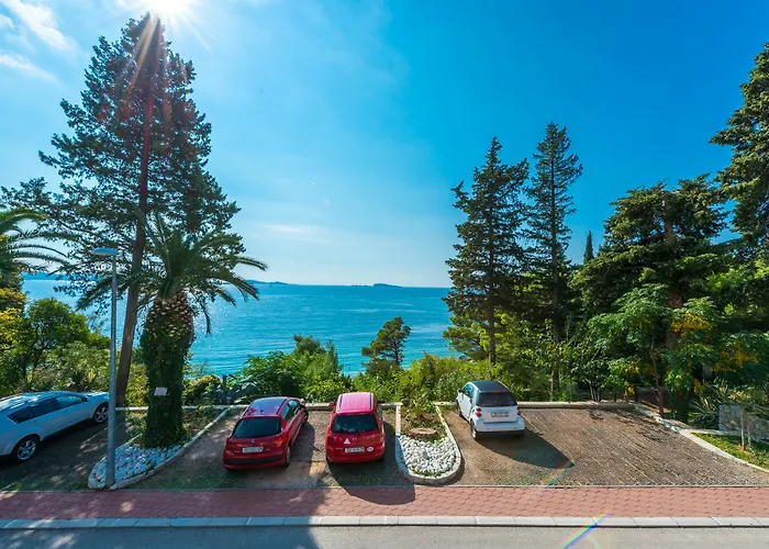 Carmen & Gasthuis Mlini